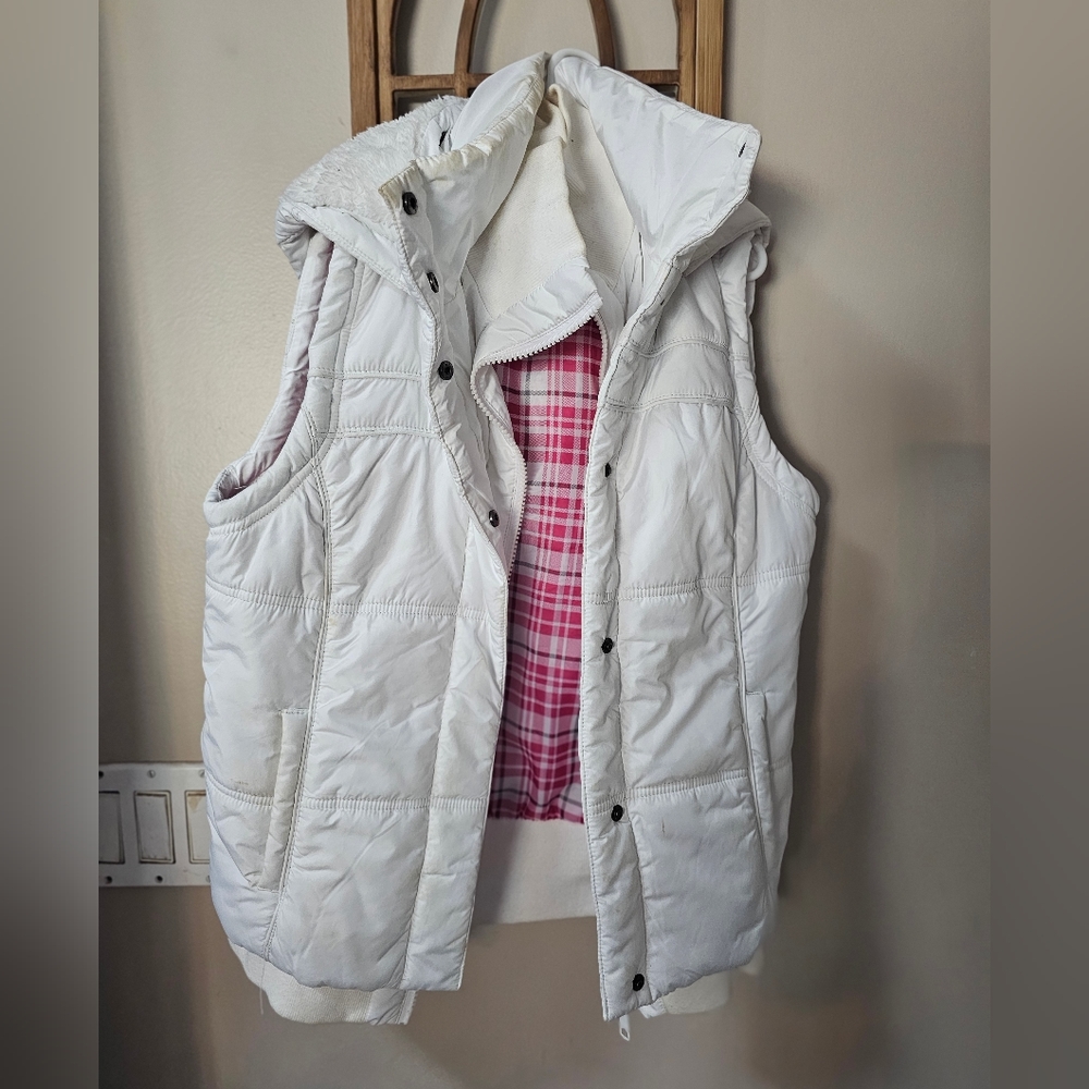 White puffer vest